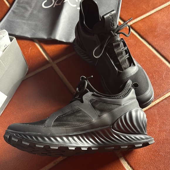 Sneakers black leather New* - Picture 3 of 9